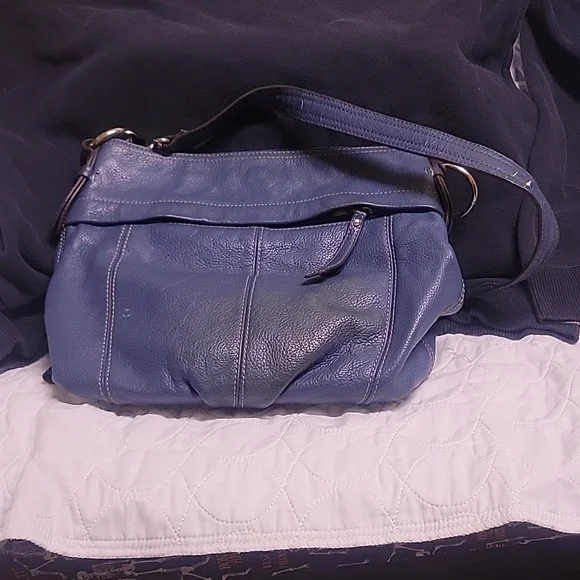 Tignanello Woman's blue leather purse. Beautiful, luxurious, minimal call outs - Picture 7 of 8